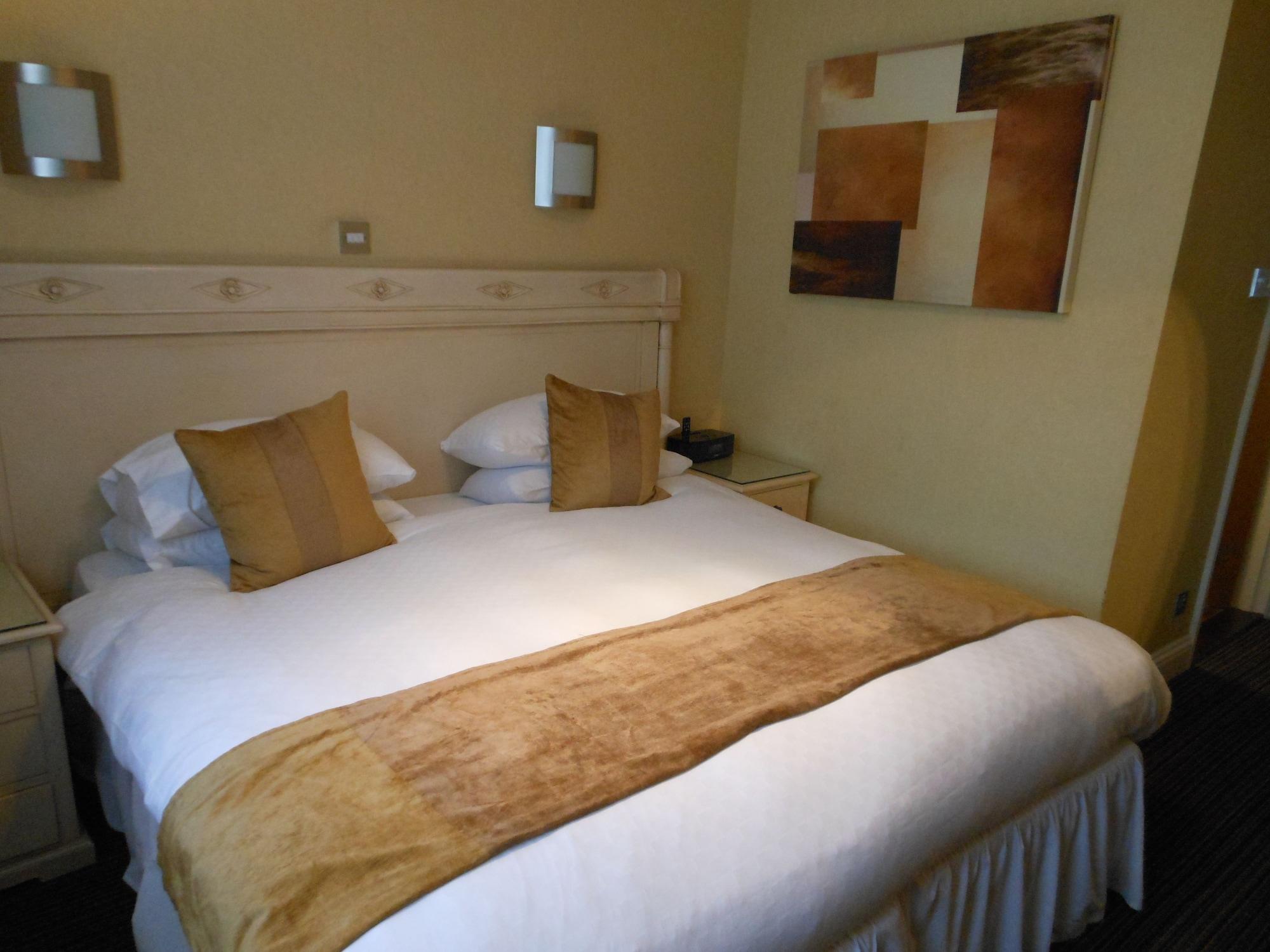 The Inn Hotel Bar And Restaurant Saint Helier Bagian luar foto