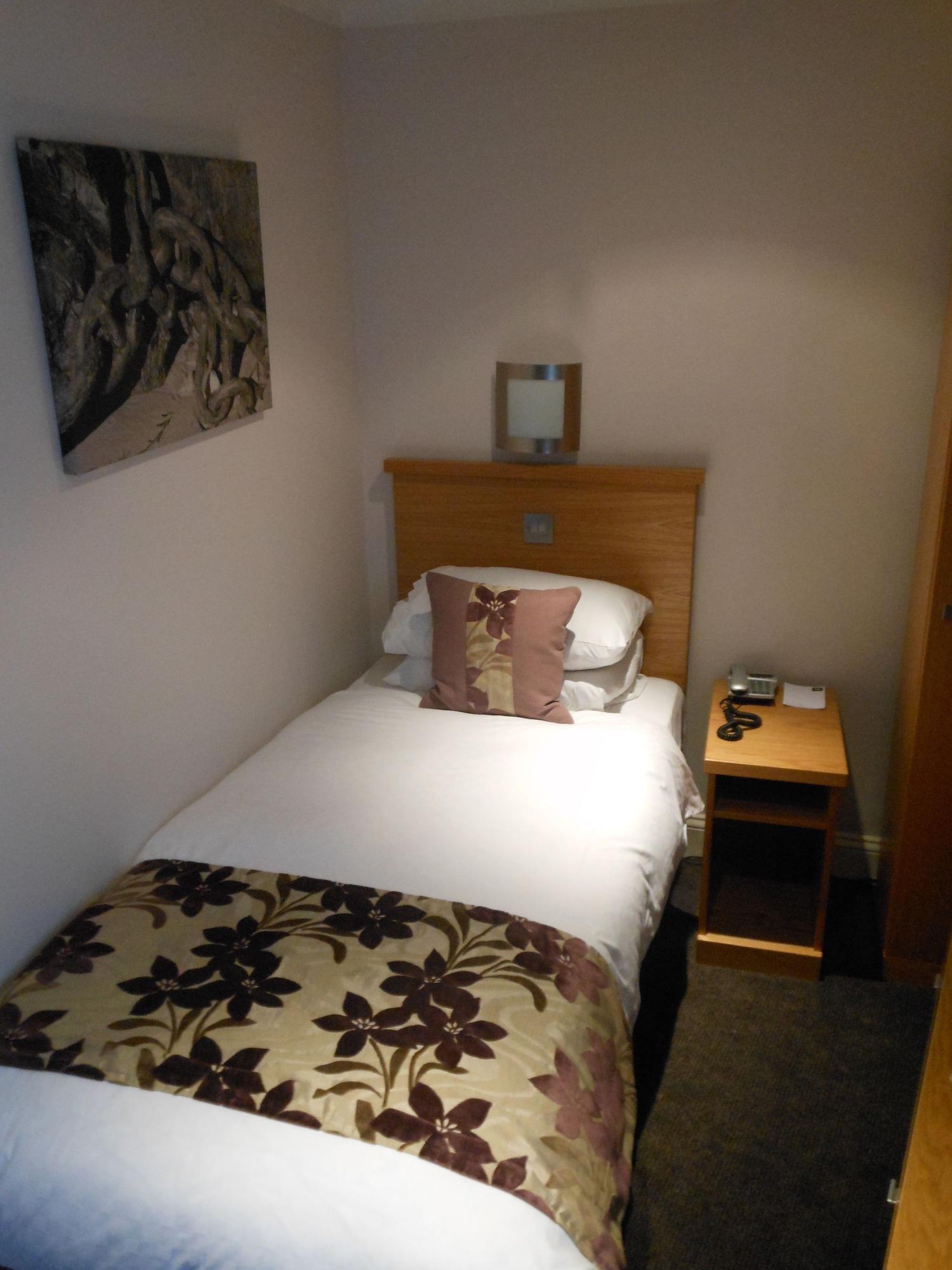 The Inn Hotel Bar And Restaurant Saint Helier Bagian luar foto