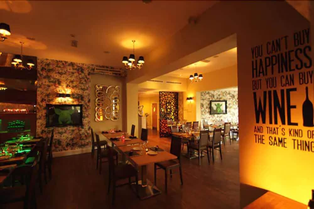 The Inn Hotel Bar And Restaurant Saint Helier Bagian luar foto