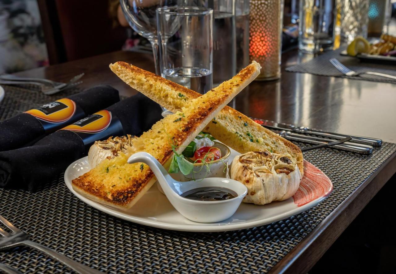The Inn Hotel Bar And Restaurant Saint Helier Bagian luar foto