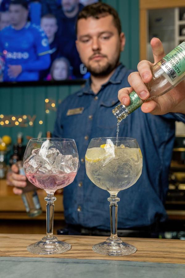 The Inn Hotel Bar And Restaurant Saint Helier Bagian luar foto