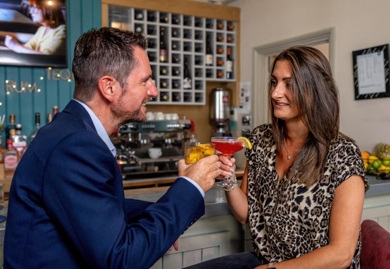 The Inn Hotel Bar And Restaurant Saint Helier Bagian luar foto
