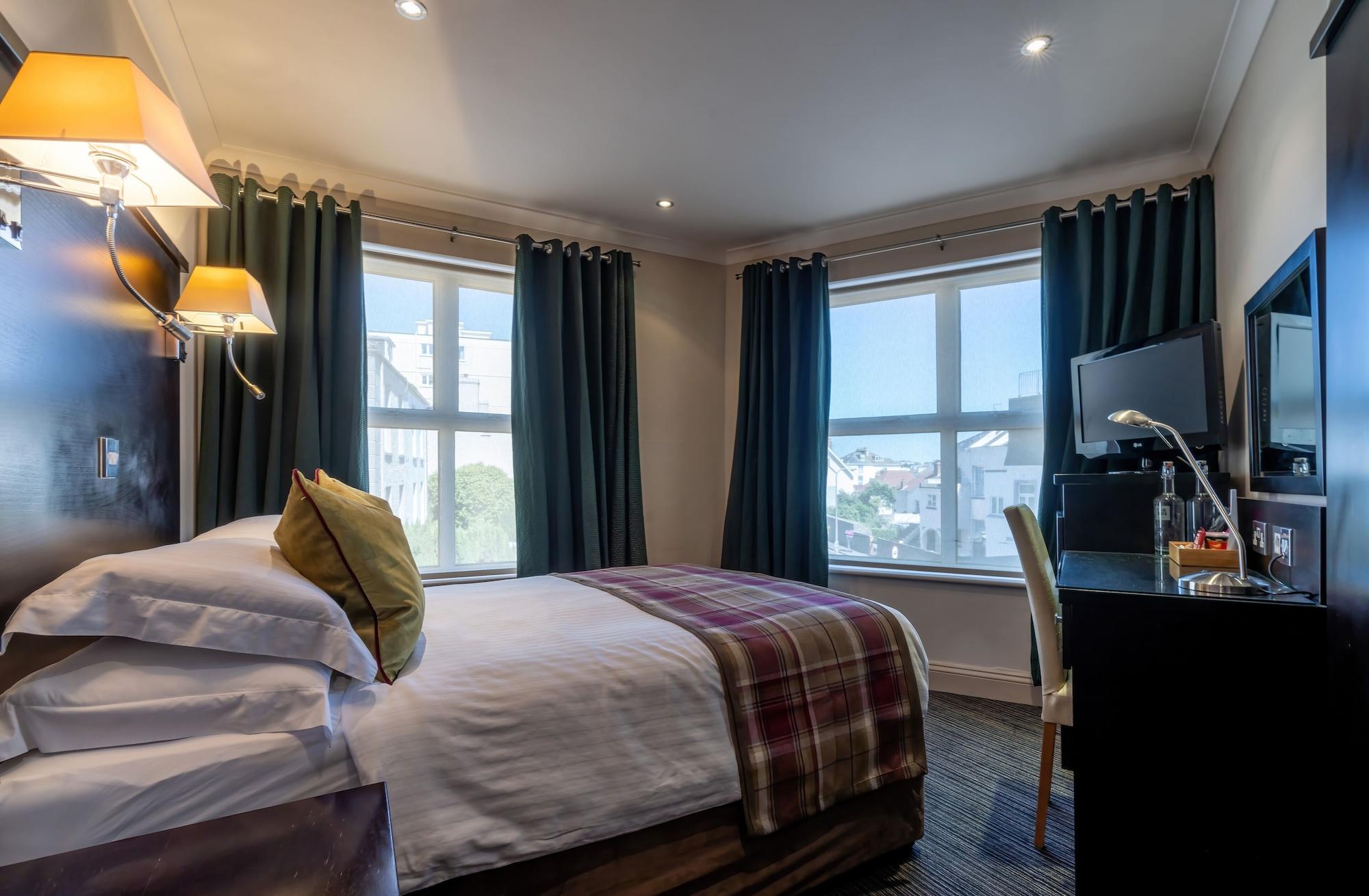 The Inn Hotel Bar And Restaurant Saint Helier Bagian luar foto