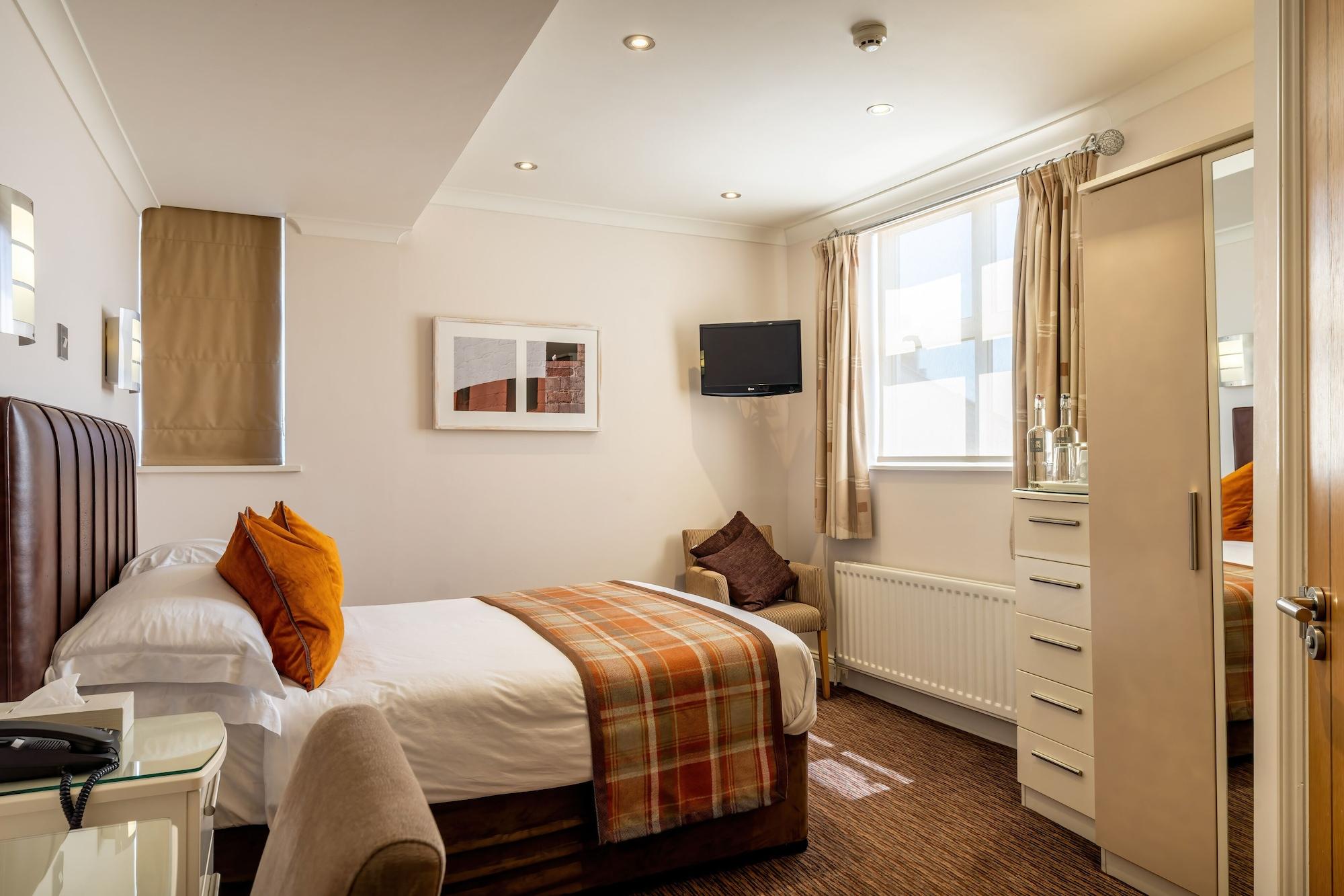 The Inn Hotel Bar And Restaurant Saint Helier Bagian luar foto