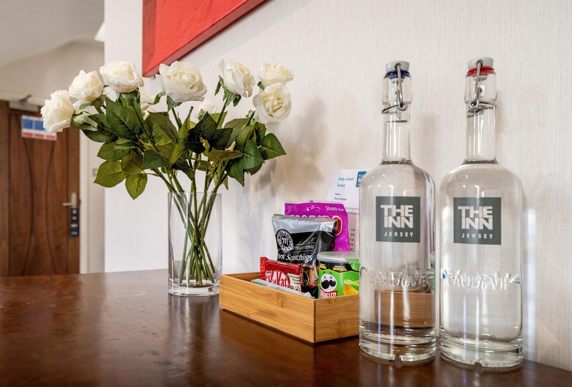 The Inn Hotel Bar And Restaurant Saint Helier Bagian luar foto