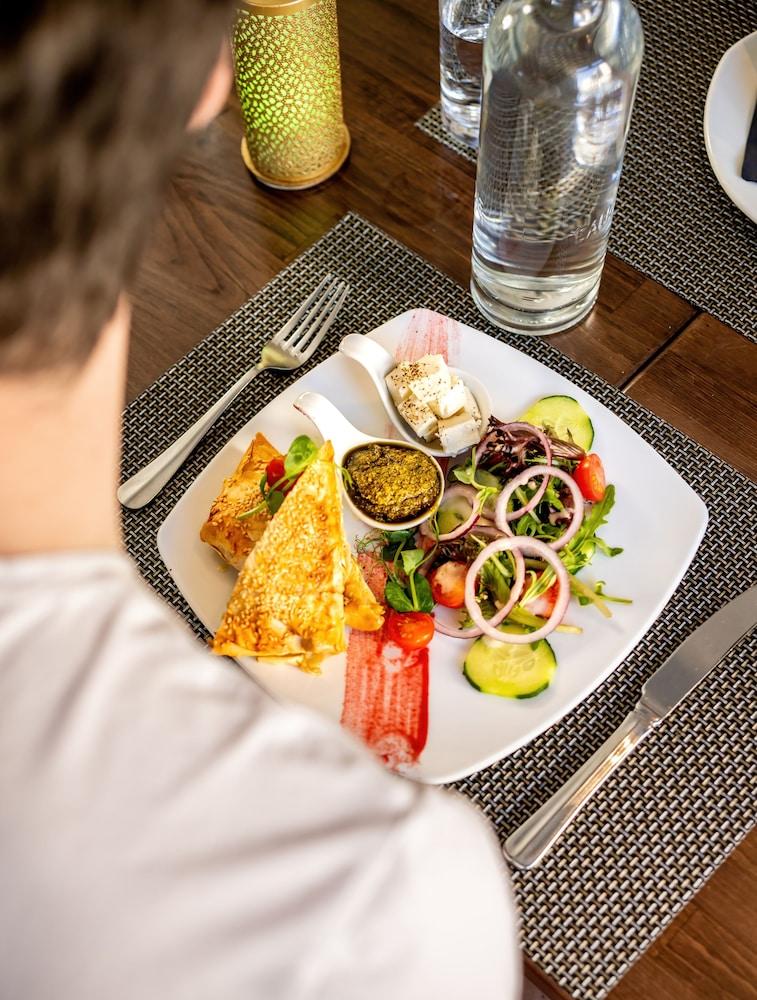 The Inn Hotel Bar And Restaurant Saint Helier Bagian luar foto