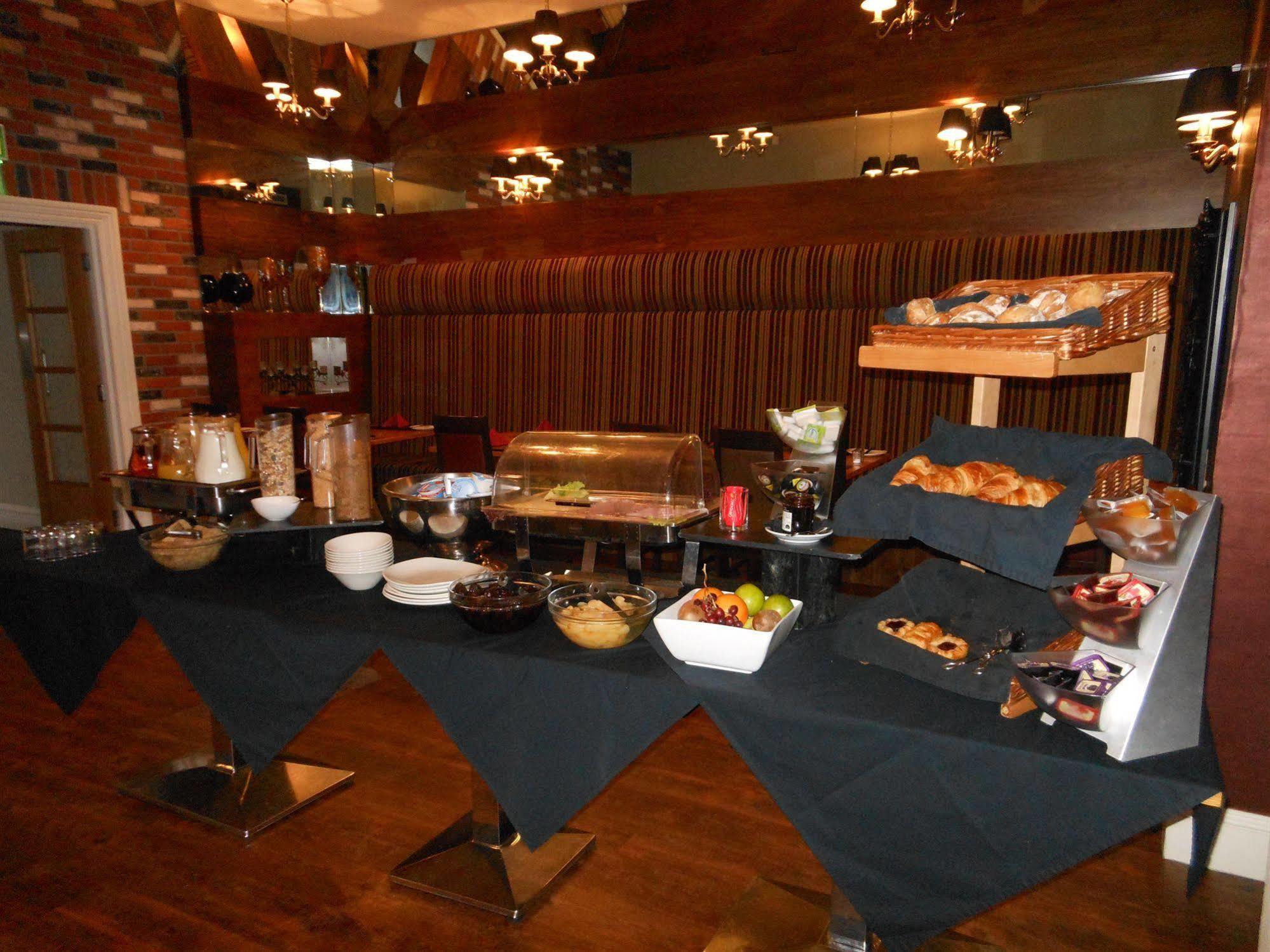 The Inn Hotel Bar And Restaurant Saint Helier Bagian luar foto