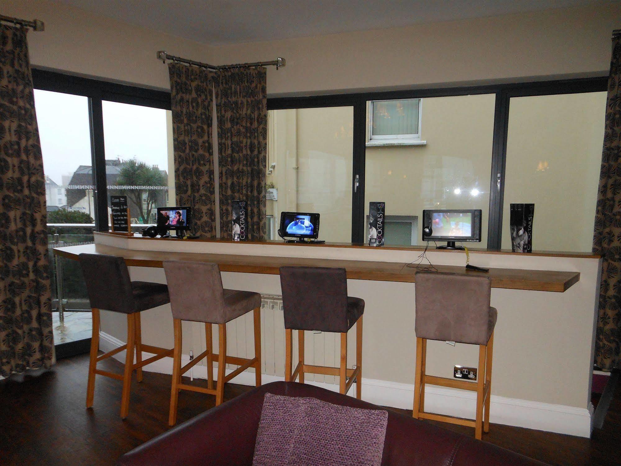 The Inn Hotel Bar And Restaurant Saint Helier Bagian luar foto